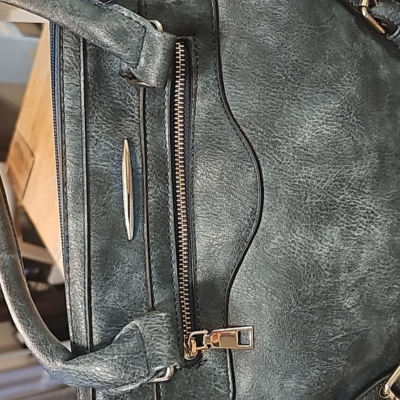 Genuine Leather Beautiful Design Women's Bag. - Picture 11 of 16